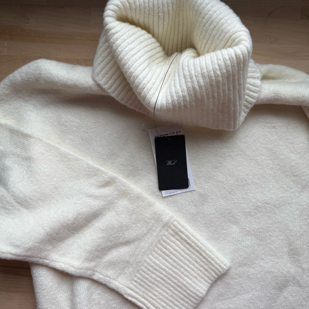 MANGO • WOOL SWEATER